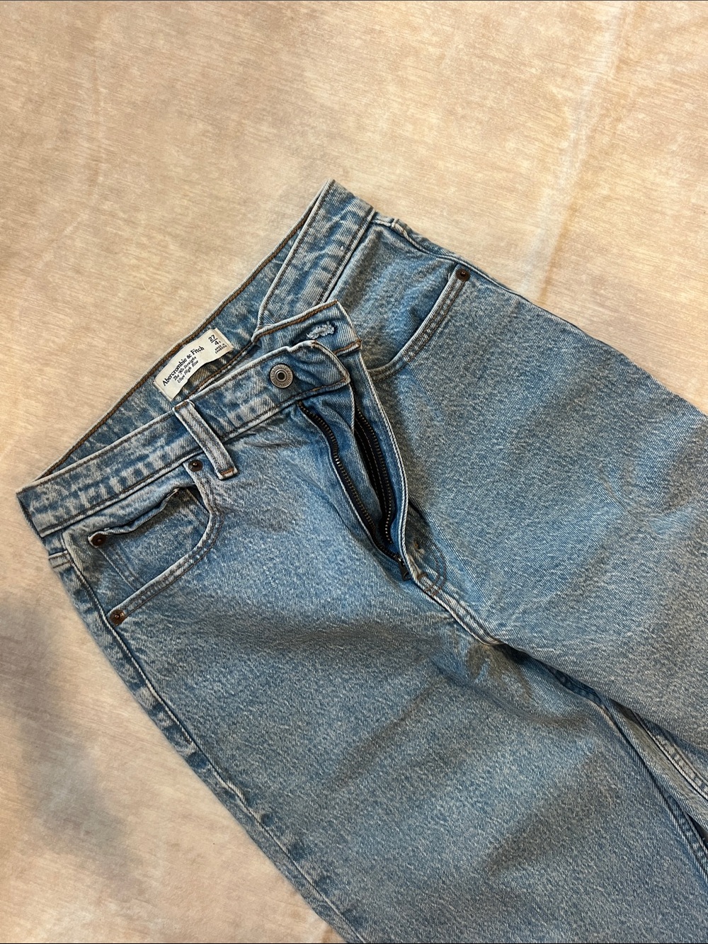 Abercrombie 90s Straight High-Rise Light Blue Acid Wash Women’s Jeans Size 4R